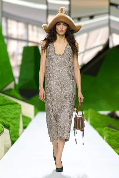 Look 13
